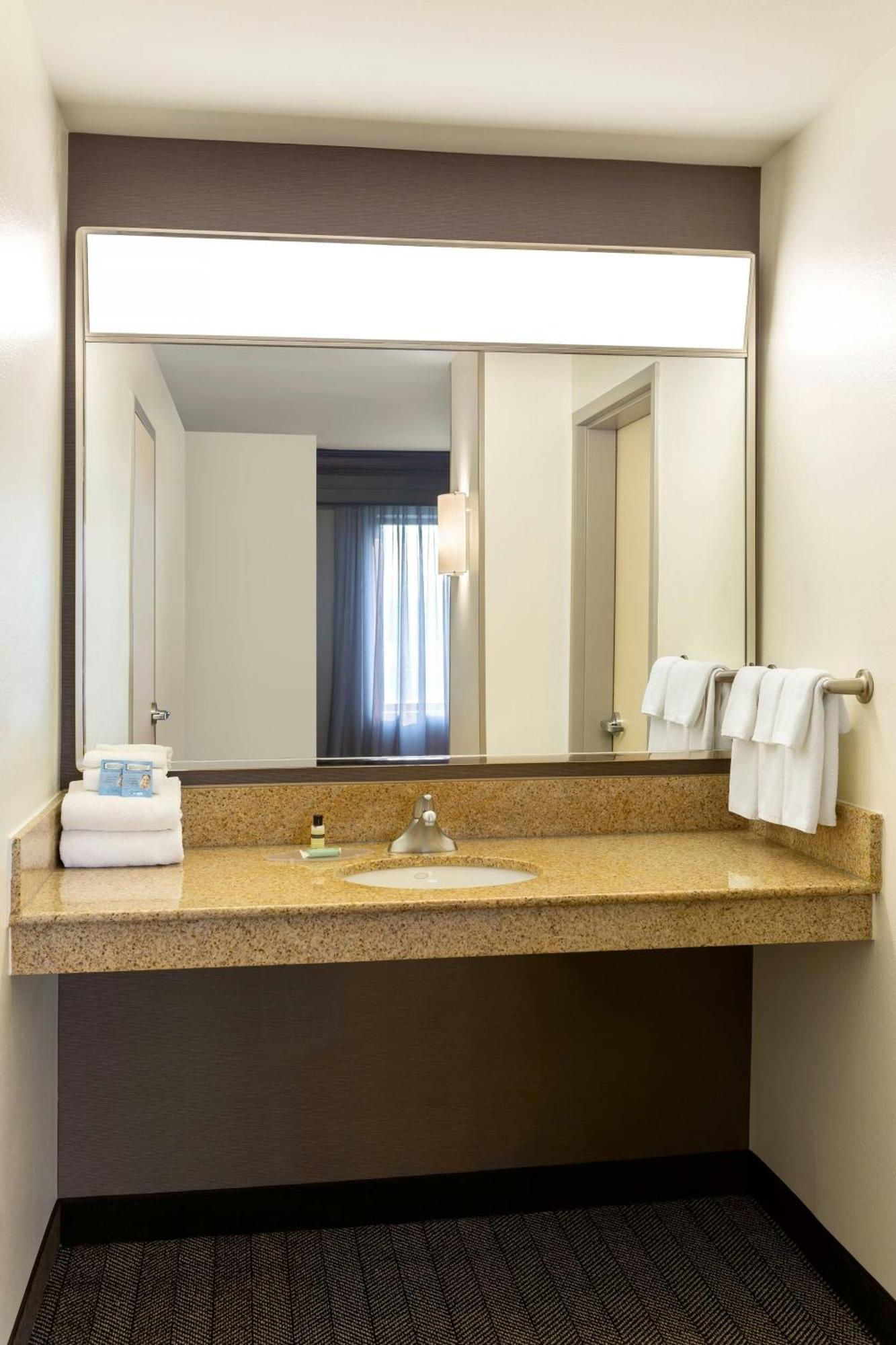 Courtyard By Marriott Madison West / Middleton Ξενοδοχείο Εξωτερικό φωτογραφία